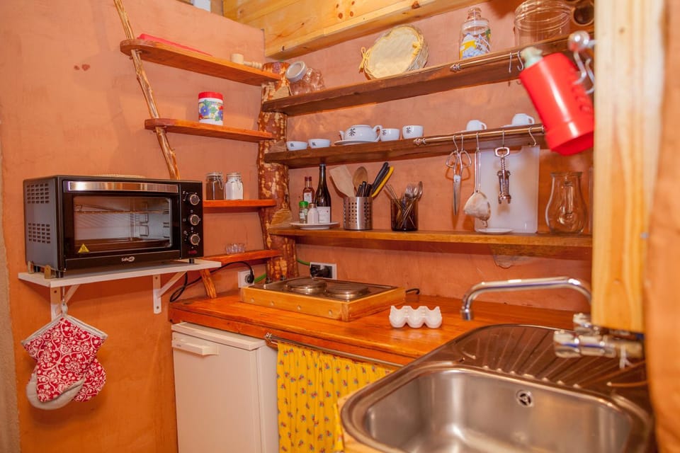 Kitchen or kitchenette, pet friendly, stove