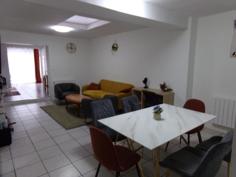 Living room, Seating area, Dining area