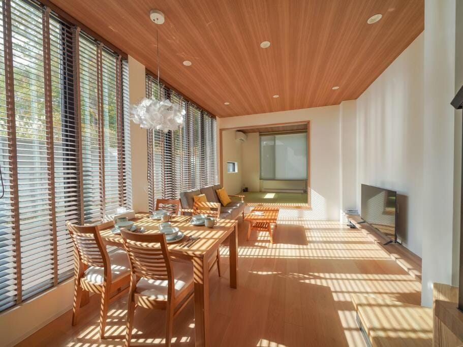 Living room, Dining area
