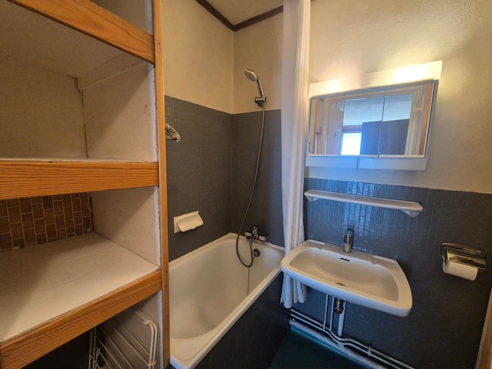 Studio lumineux proche pistes et commerces avec balcon - FR-1-502-587 Apartment in Tignes