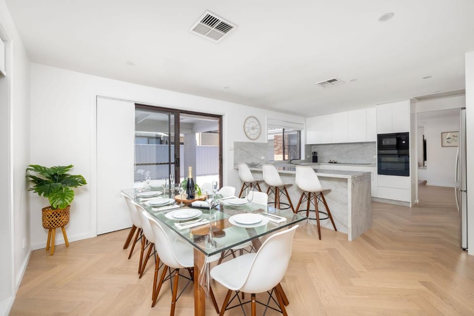 Chapeau Beach House- Walk to the beach House in Shoal Bay