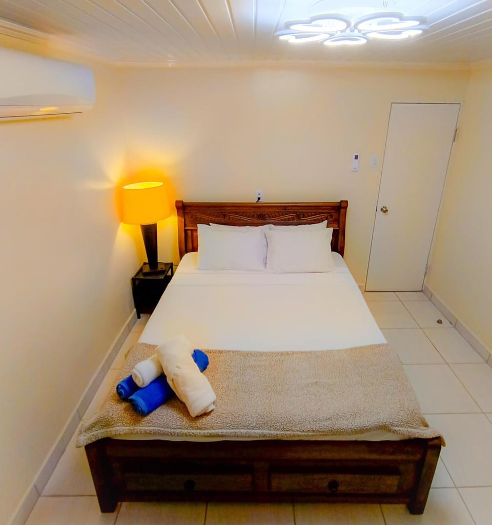 Photo of the whole room, Bedroom, towels