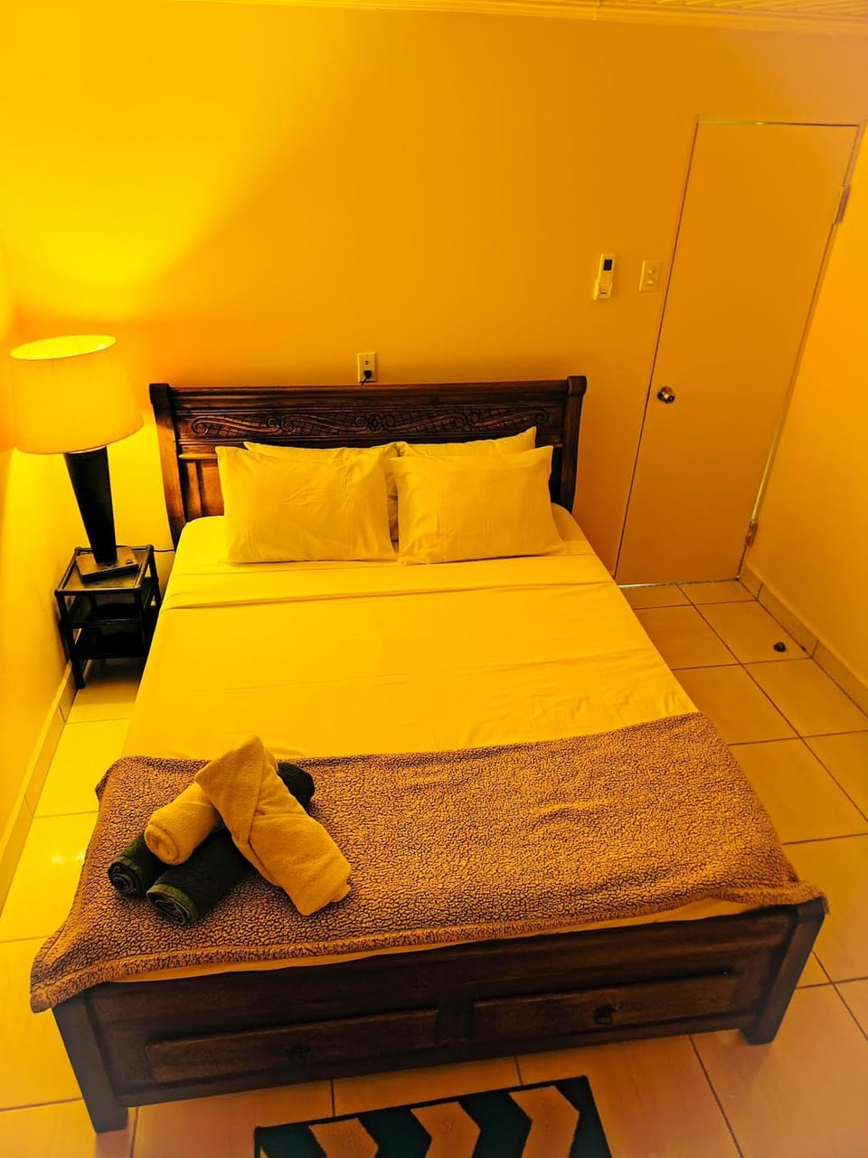 Bed, Bedroom, towels