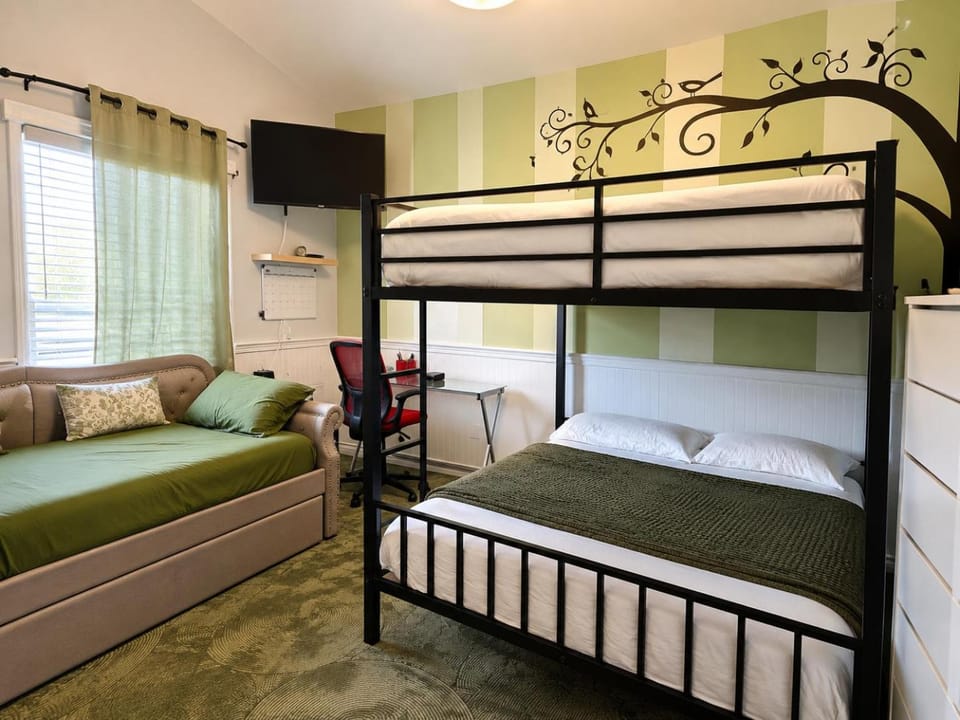 Bed, Photo of the whole room, Bedroom, bunk bed