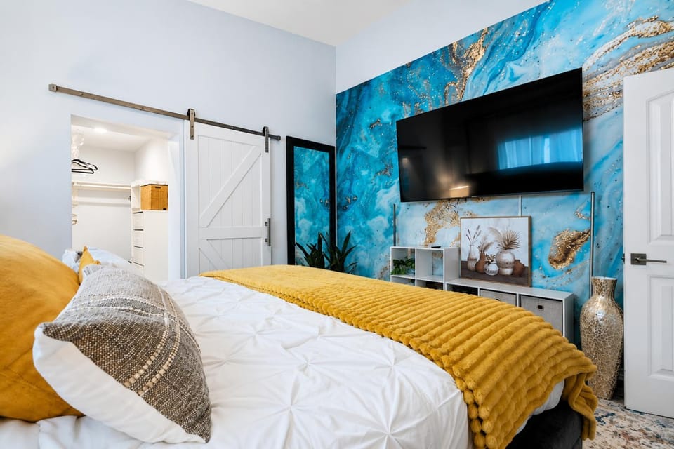 TV and multimedia, Photo of the whole room, Bedroom