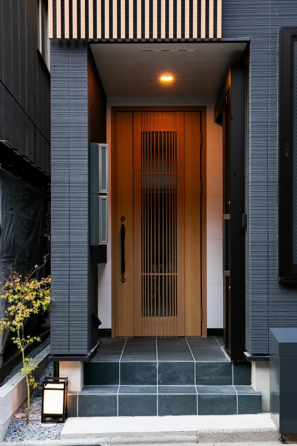 Property building, Facade/entrance, Day