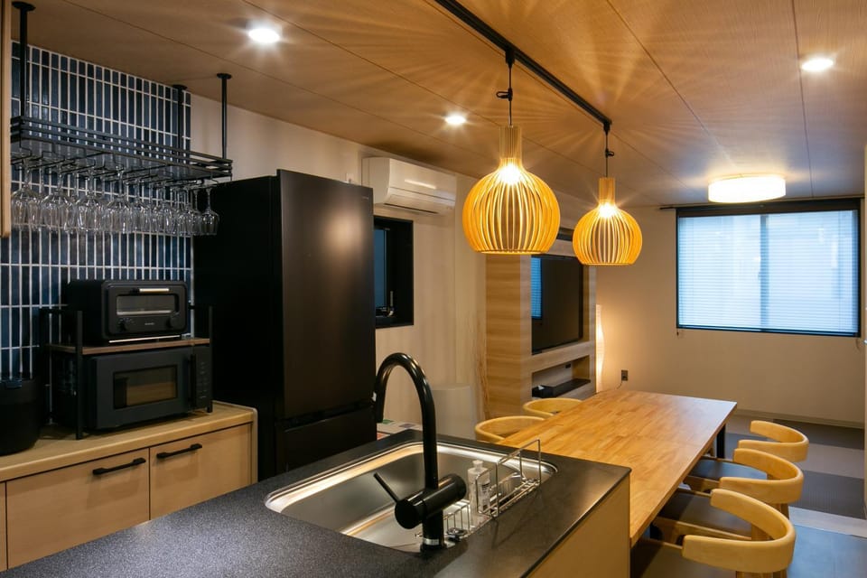 Communal lounge/ TV room, TV and multimedia, Kitchen or kitchenette, Living room, Dining area, minibar, oven