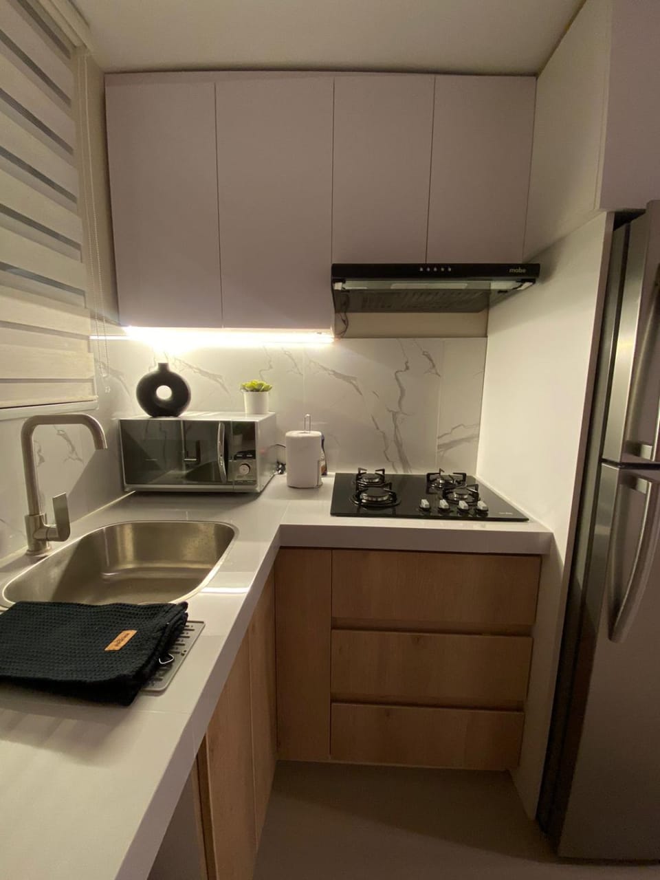 Coffee/tea facilities, Kitchen or kitchenette, stove