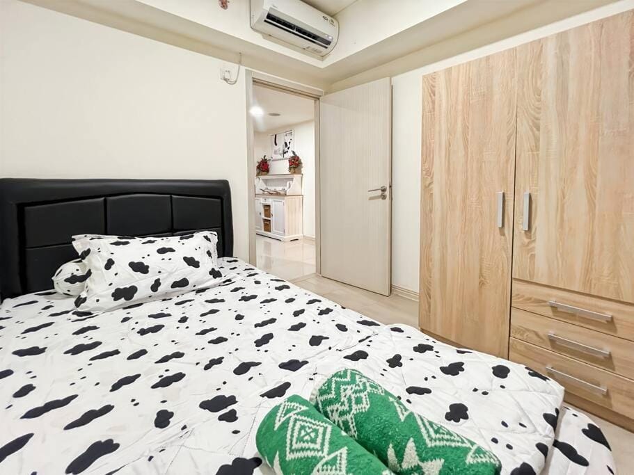 Large 3BR Meikarta Apt with WiFi & Netflix by 2ndHome Apartment in West Java