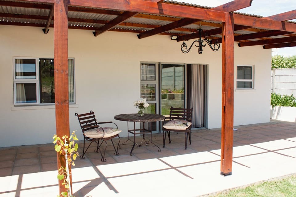 Patio, Dining area