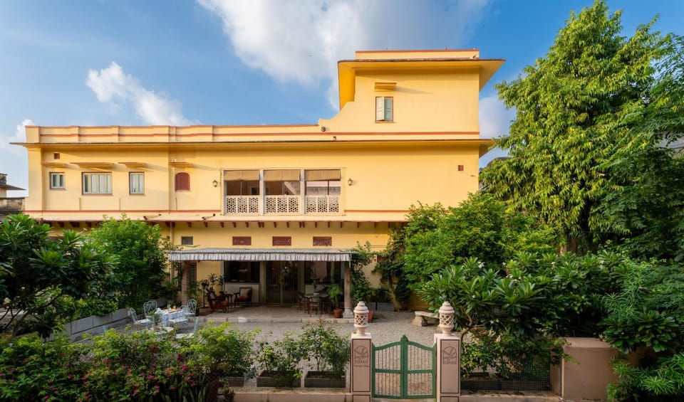 Property building, Facade/entrance, Garden, Garden view