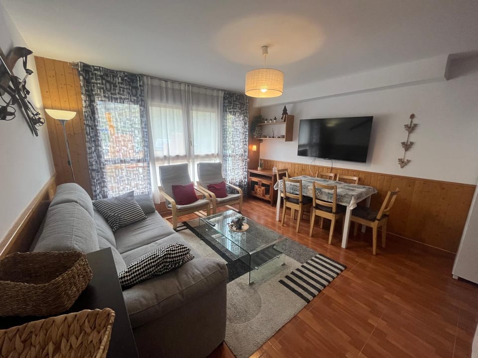 Apartamento a pie de Pistas con Parking Privado Apartment in El Pas de la Casa