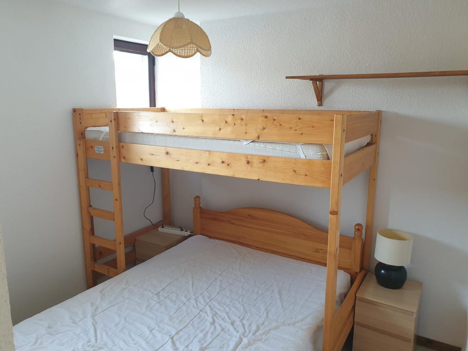 Bed, Photo of the whole room, Bedroom, bunk bed