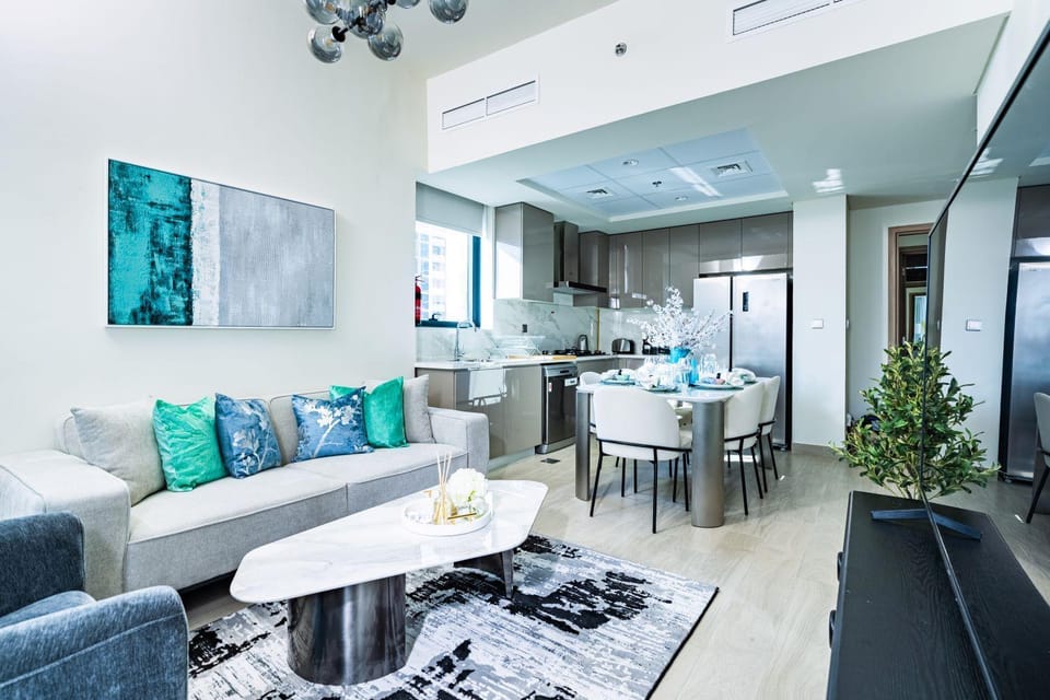 Nasma Luxury Stays - Modern 3-Bedroom Retreat with Stylish Interiors Apartment in Dubai