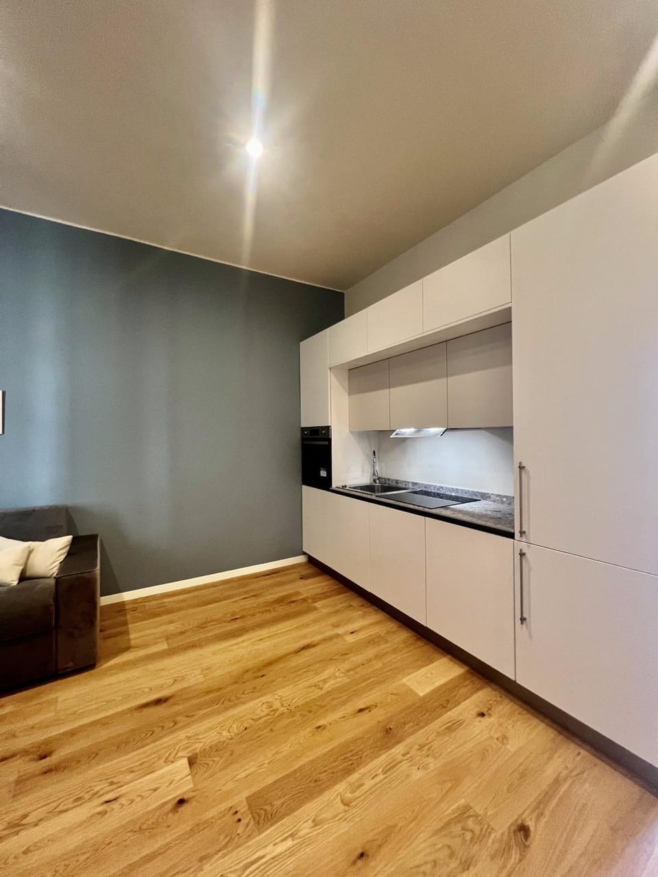 Kitchen or kitchenette, oven