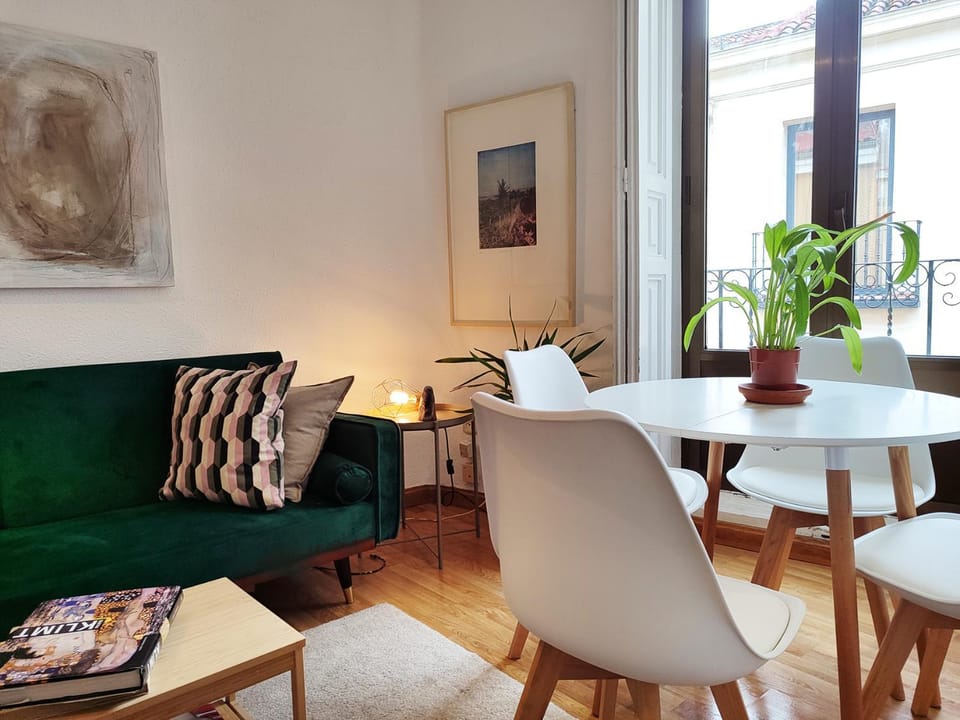 Seating area, Dining area