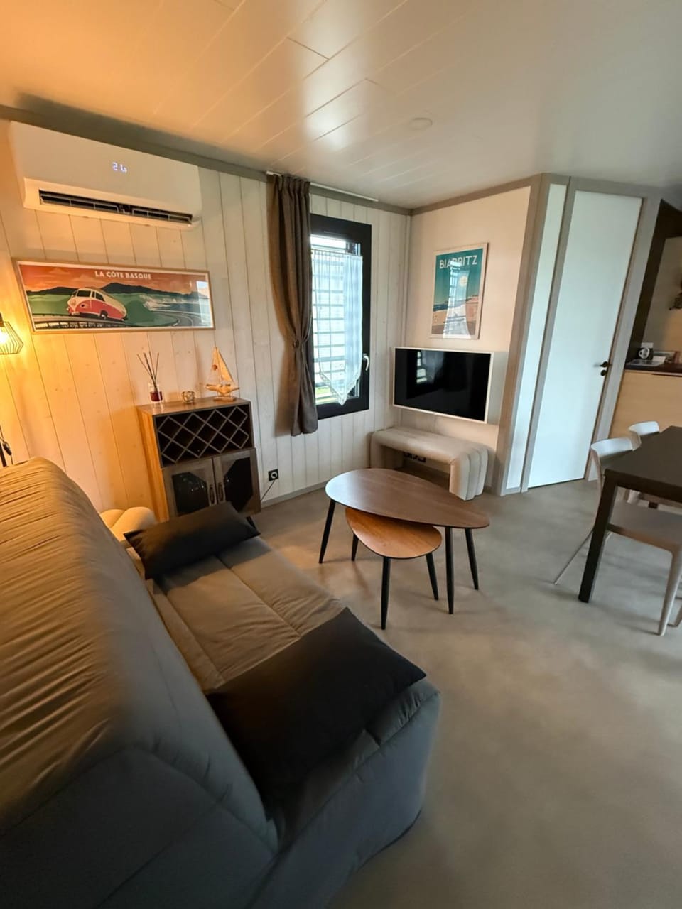 TV and multimedia, Living room, Dining area