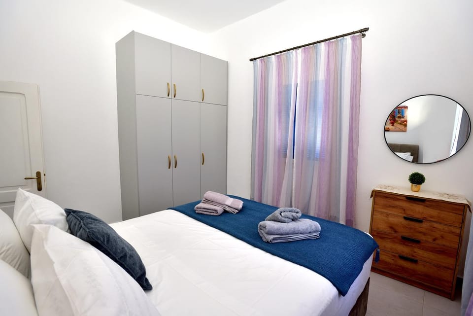Bed, Bedroom, wardrobe