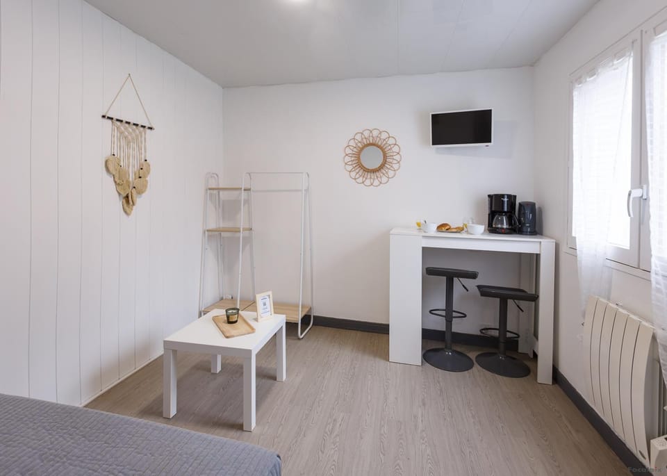 Bed, TV and multimedia, Seating area, Dining area, heating, internet
