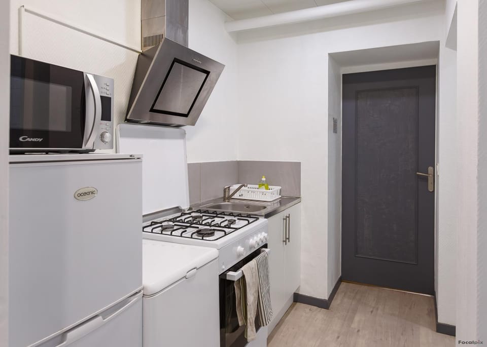 Kitchen or kitchenette, stove