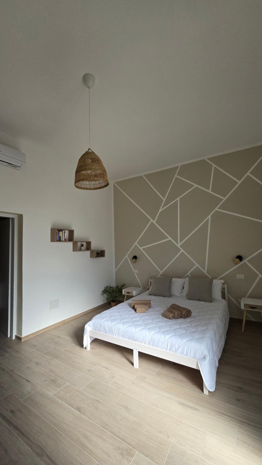 Bed, Photo of the whole room, Bedroom, air conditioner