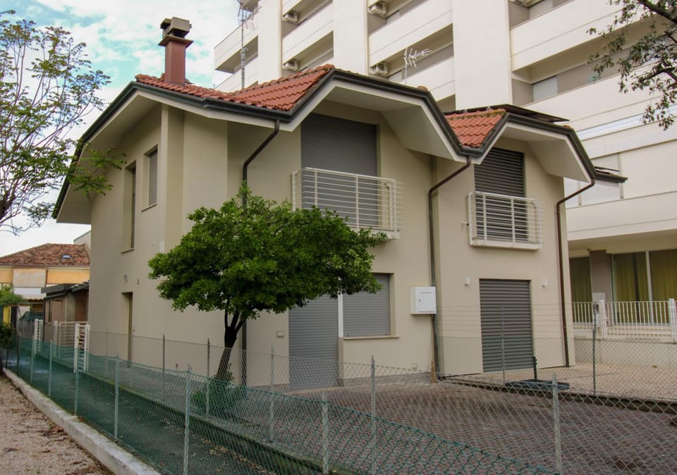 Property building, Day