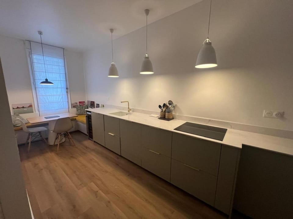 GuestReady - Luxurious Charm near Arc de Triomphe House in Paris