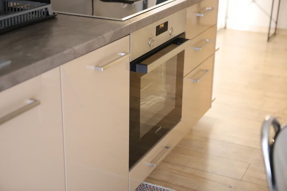 Kitchen or kitchenette, oven