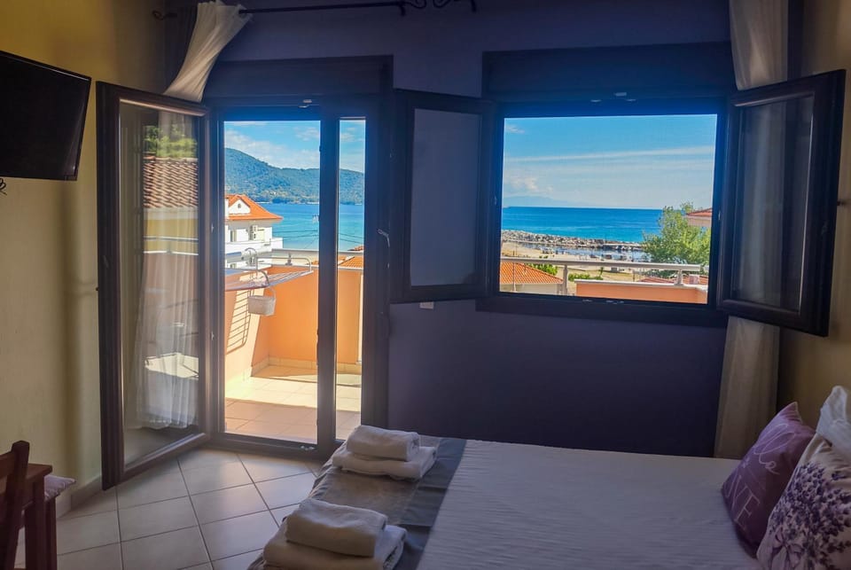 Bed, View (from property/room), Balcony/Terrace, Sea view