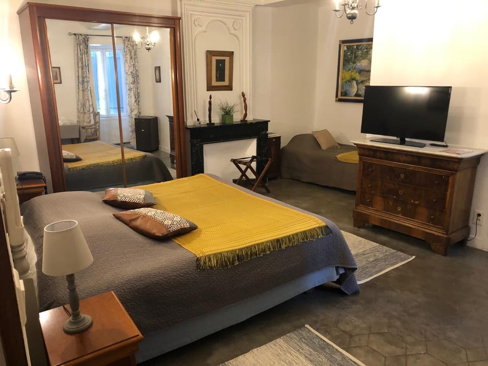 LA MAISON D'ÔRÉ - Billard, fléchettes, cheminée Bed and Breakfast in Provence