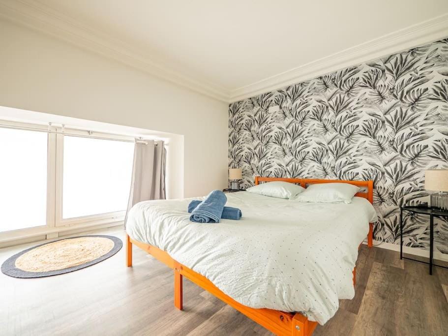 Bed, Photo of the whole room, Bedroom