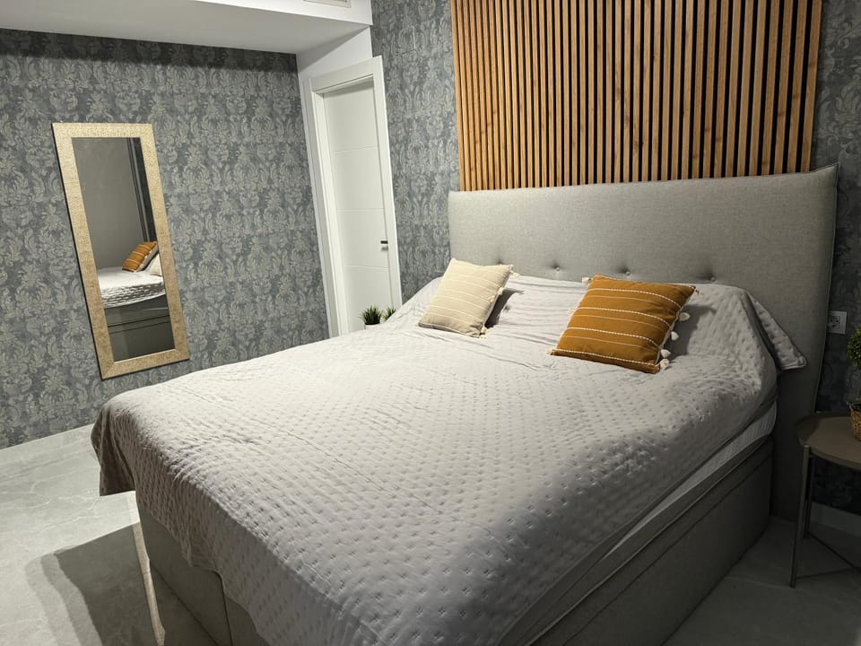 Premium Apartment 8 pers with a rooftop swimming pool and sea views - 3 min Playa de Cura Apartment in Torrevieja