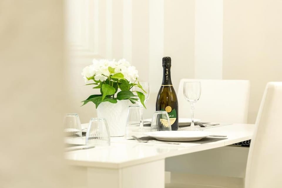 Food and drinks, Dining area, Drinks, Alcoholic drinks
