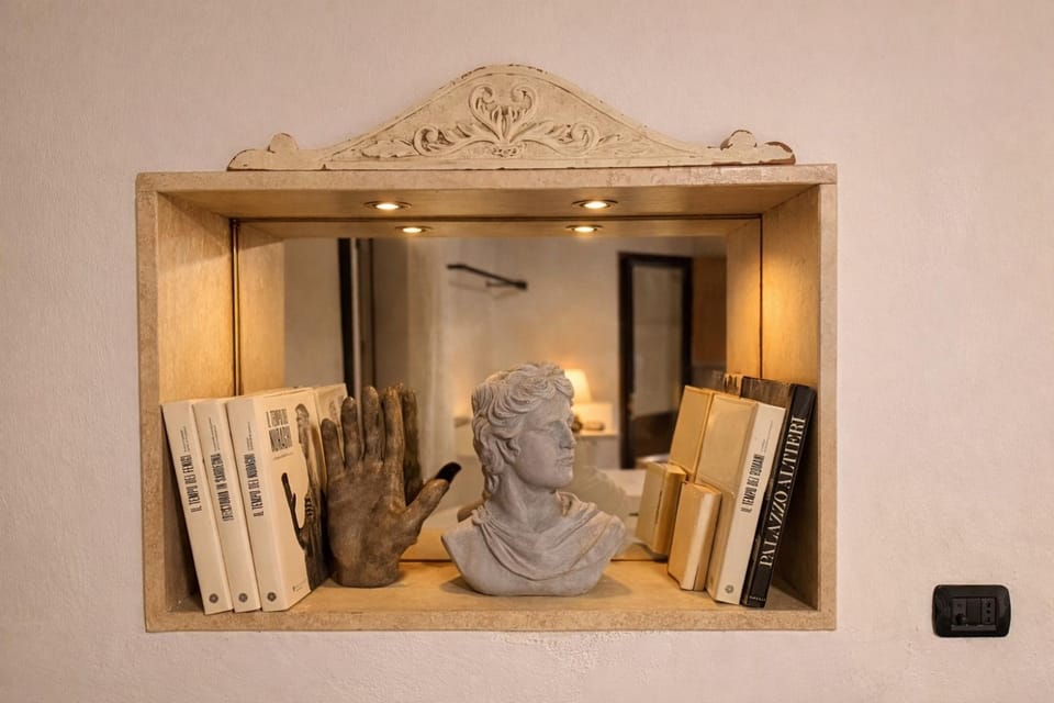 Piazza Navona Historic Escape Apartment in Rome