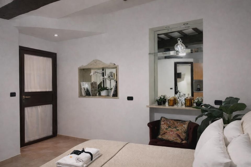 Piazza Navona Historic Escape Apartment in Rome