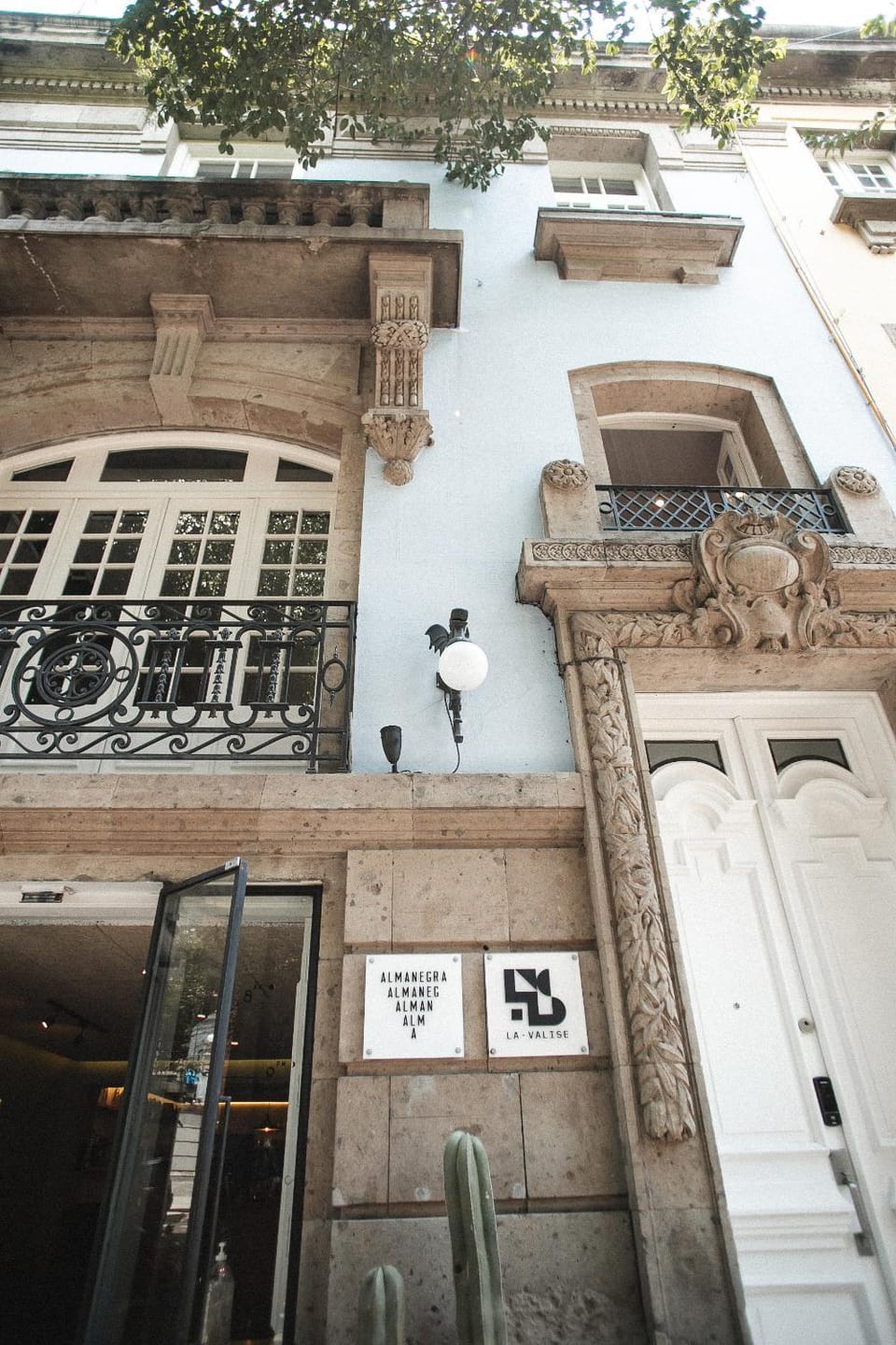 Facade/entrance
