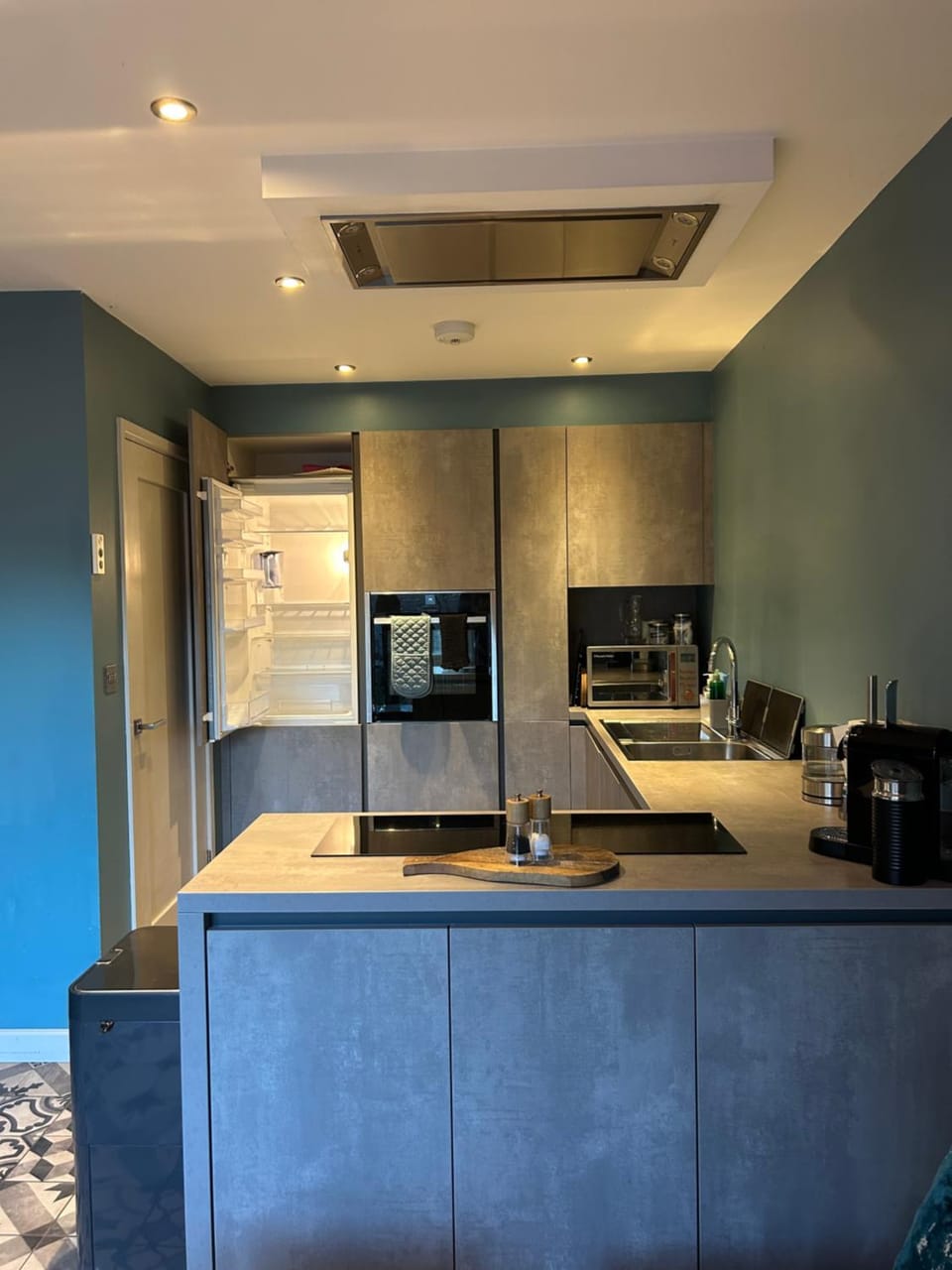 Coffee/tea facilities, Kitchen or kitchenette, dishwasher, oven, stove, toaster