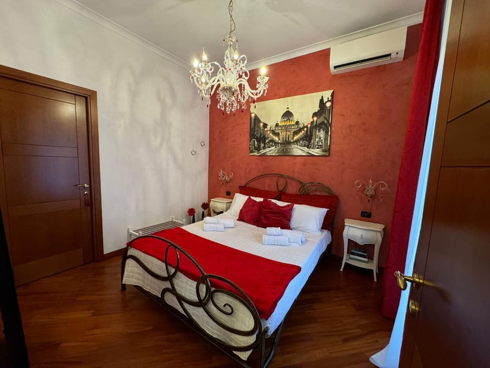 Bedroom, wardrobe, air conditioner