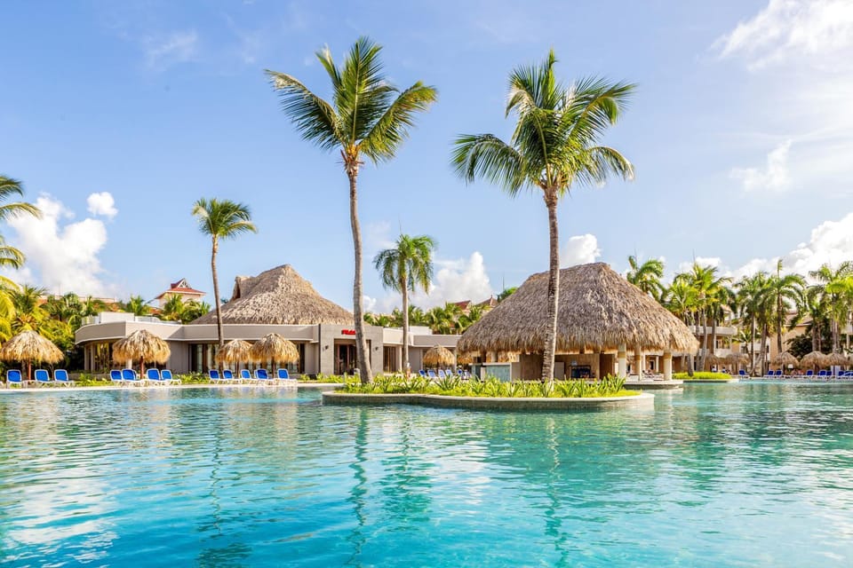 Nearby landmark, Spring, Day, Natural landscape, Garden, Beach, Garden view, Pool view, Sea view, Swimming pool, sunbed