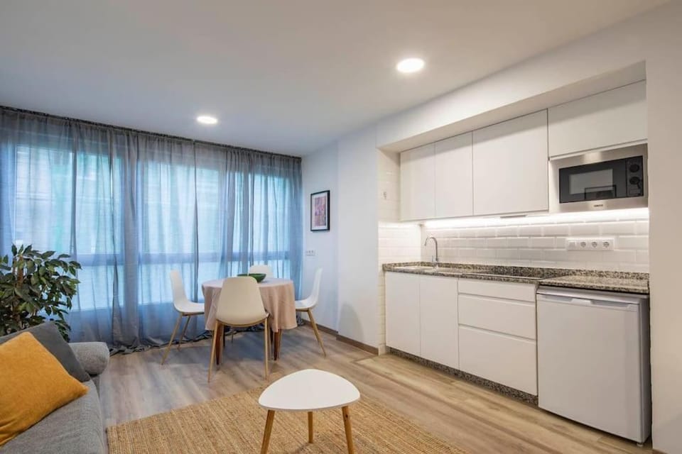 Lindo estudio en el centro by CABANA Rentals Apartment in Vigo