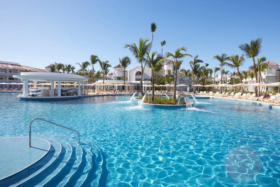 Day, Pool view, Swimming pool, sunbed