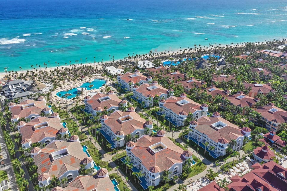 Property building, Nearby landmark, Day, Natural landscape, Bird's eye view, Beach, Pool view, Sea view, Area and facilities, Swimming pool