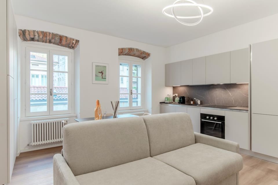 Kitchen or kitchenette, Seating area