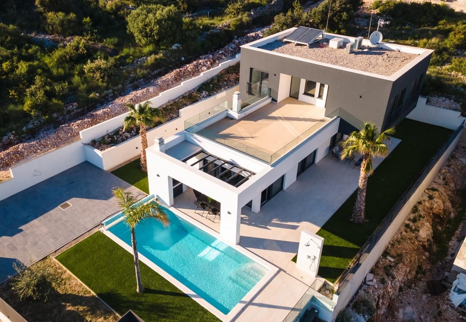 Property building, Pool view, Swimming pool