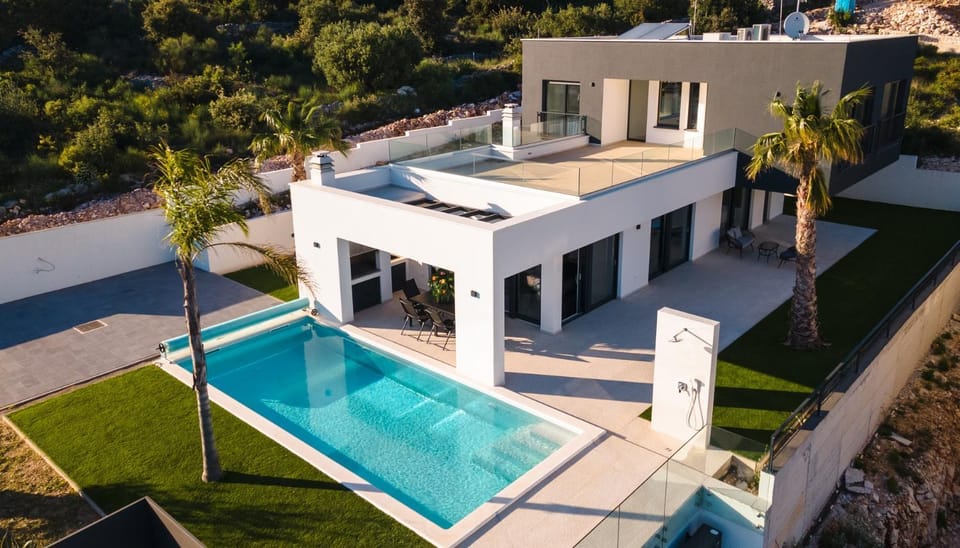 Property building, Pool view, Swimming pool