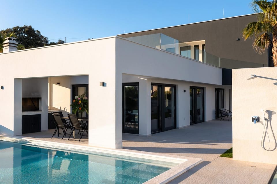 Property building, Swimming pool