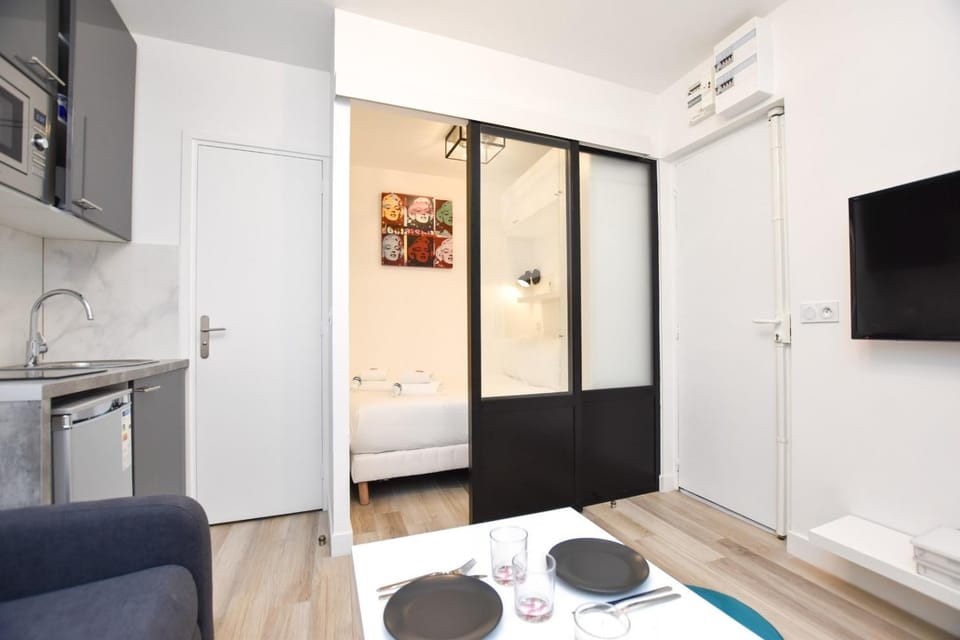TV and multimedia, Kitchen or kitchenette, Living room, Dining area