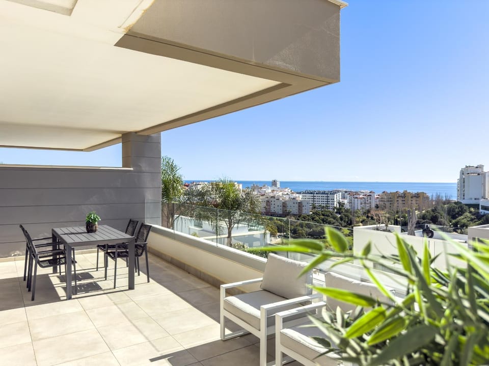 View (from property/room), Balcony/Terrace, Dining area, Sea view