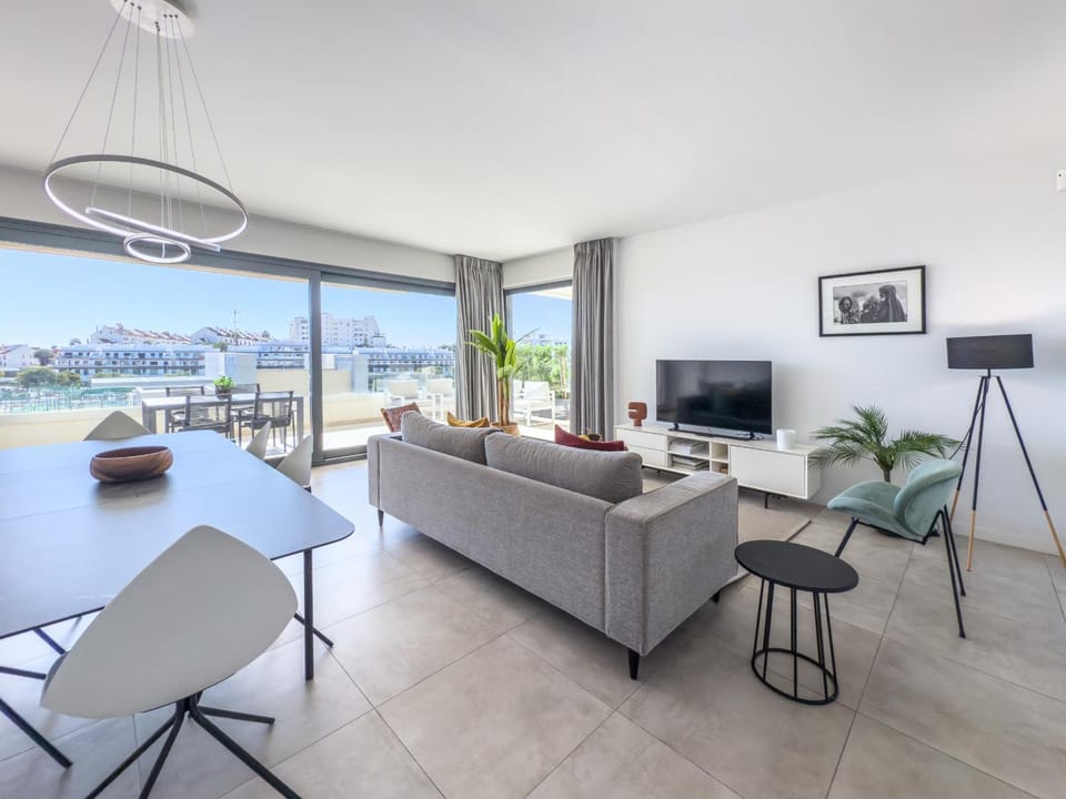 TV and multimedia, Living room, Dining area