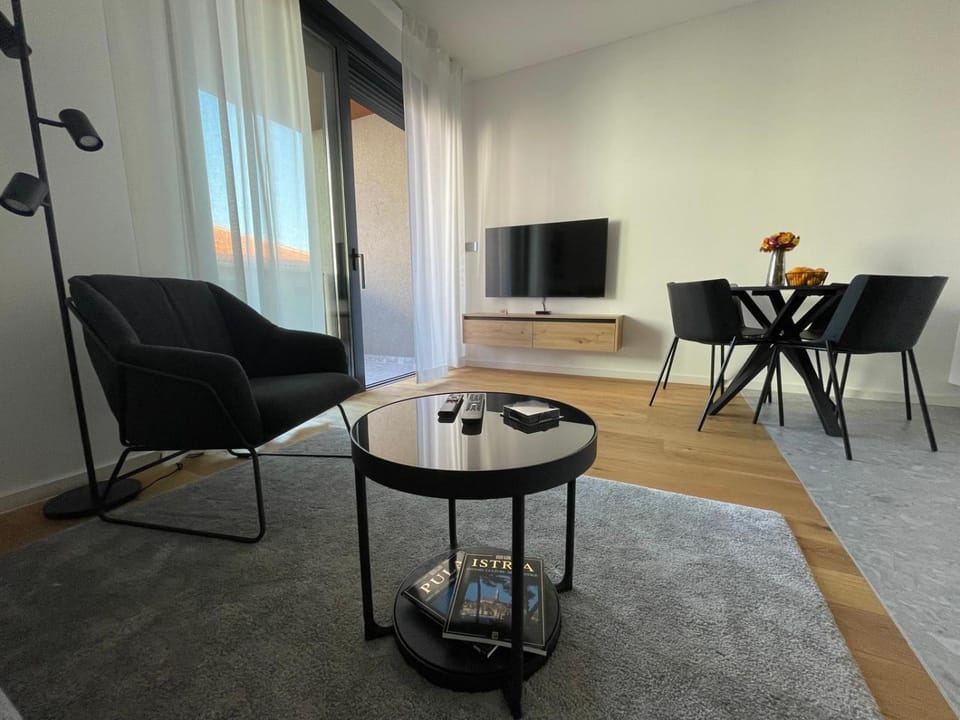 TV and multimedia, Living room, Dining area